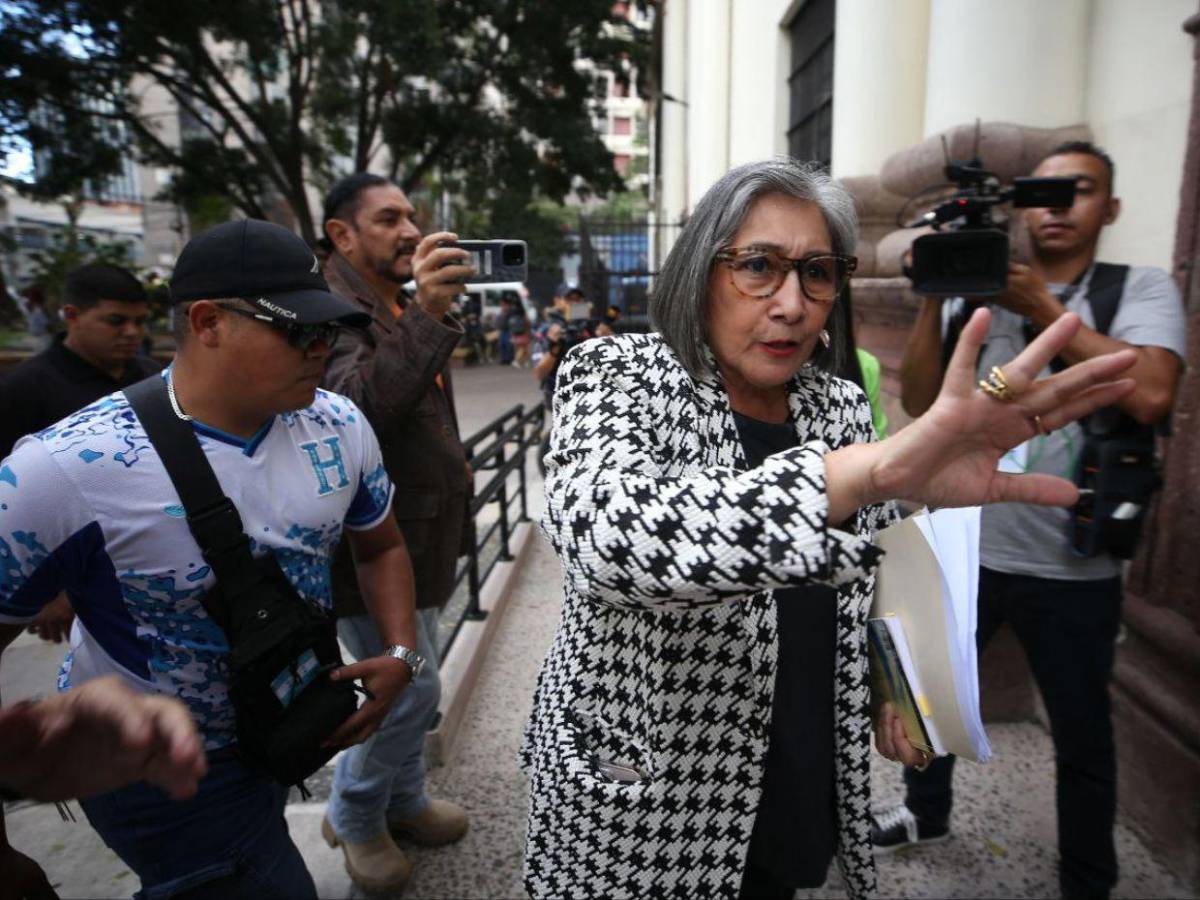 Las imágenes que dejó la sesión de la oposición en los bajos del Congreso Nacional