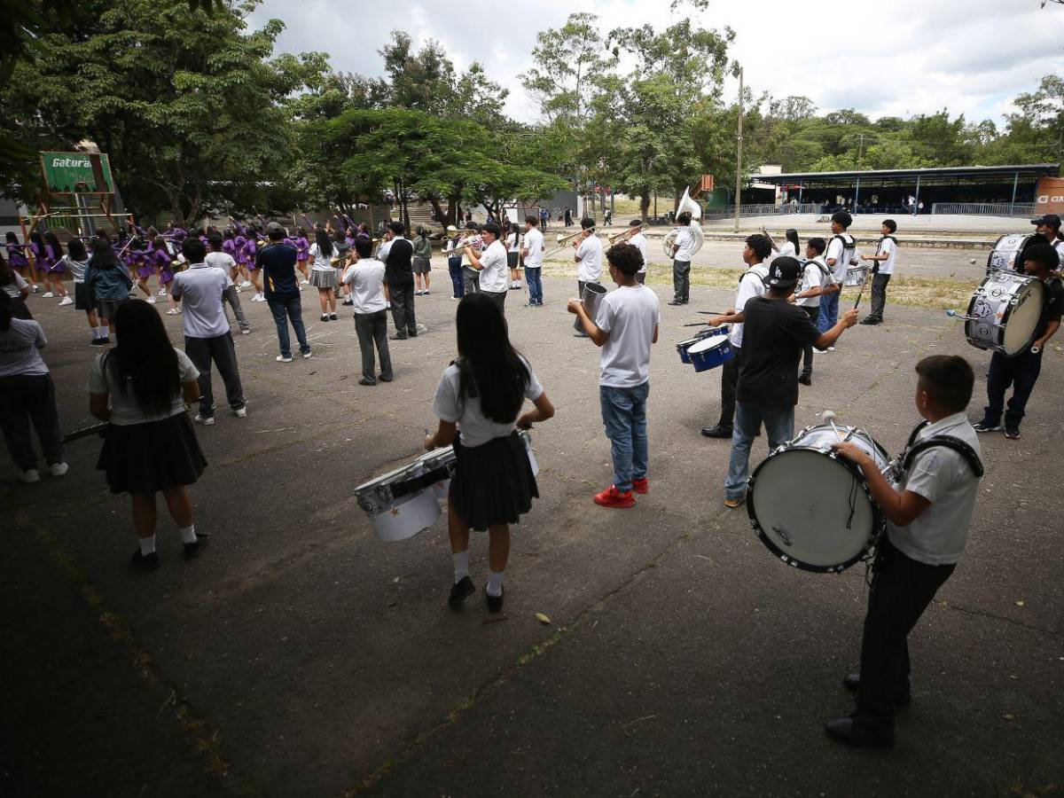 Banda marcial del Central Vicente Cáceres, 84 años de tradición en desfiles patrios
