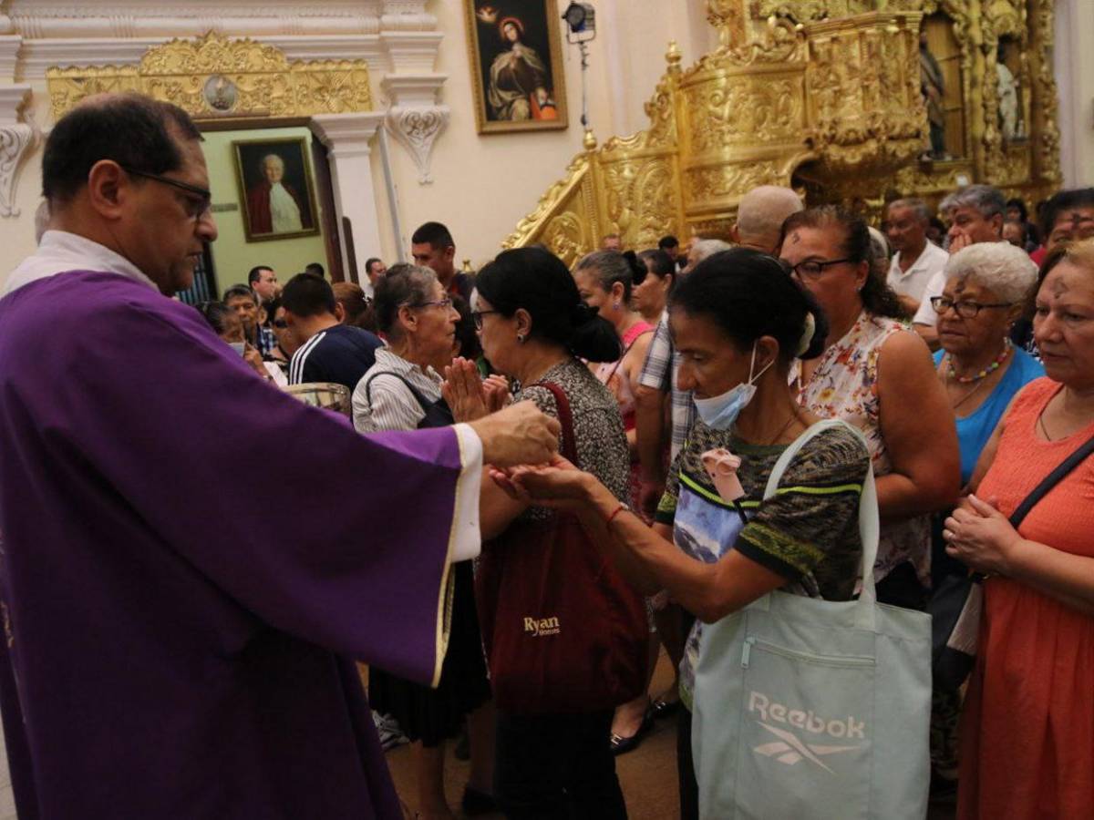 Feligresía capitalina recibe la Cuaresma con fe y devoción Feligresía capitalina recibe la Cuaresma con fe y devoción