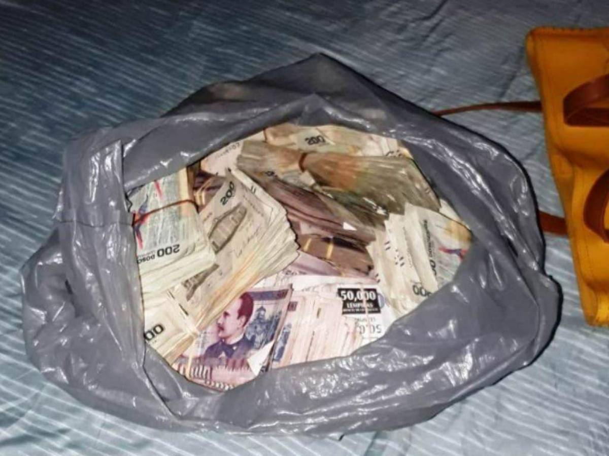 Con millonaria suma de dinero, droga y armamento capturan a tres personas en Olancho