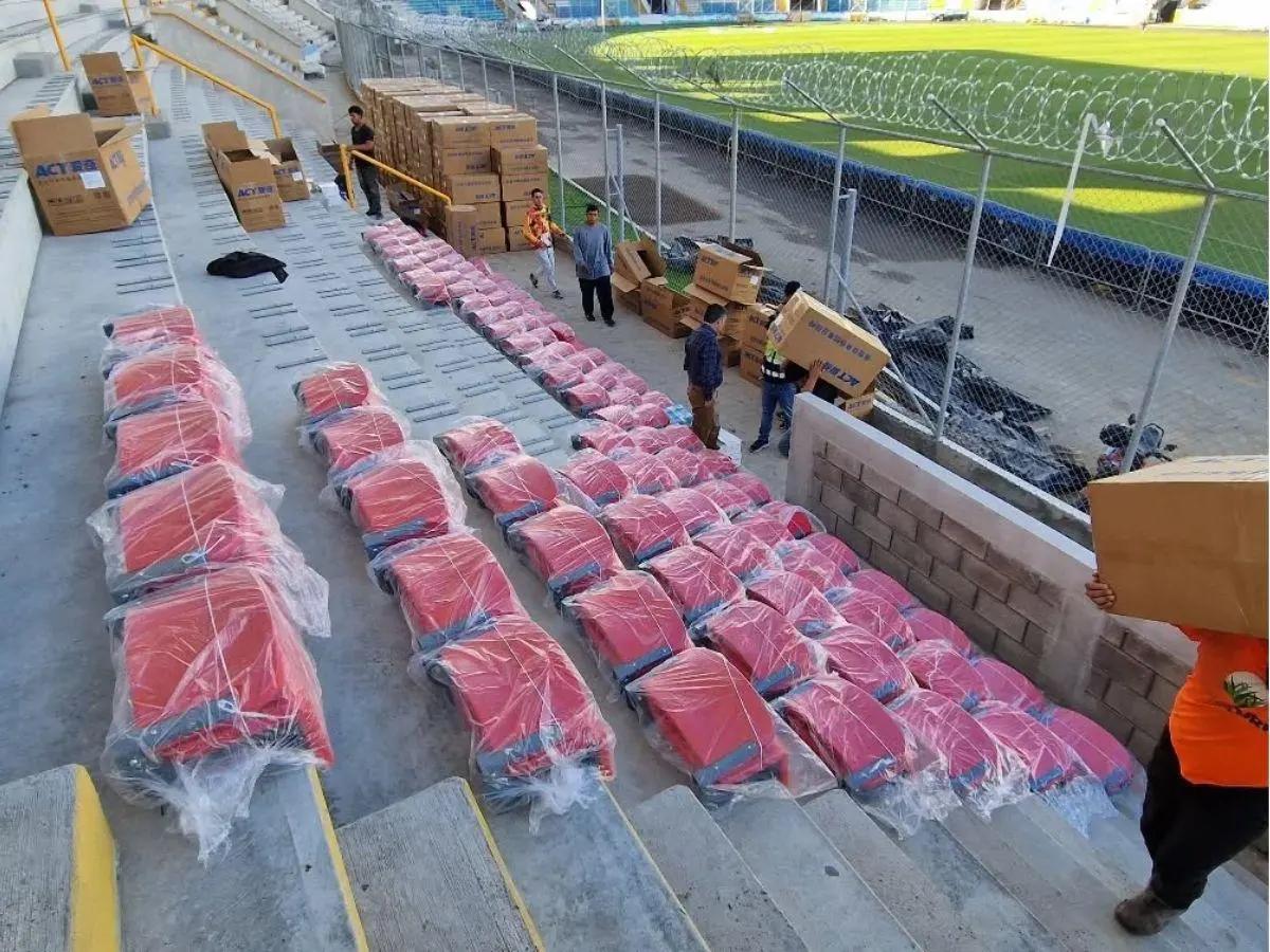 Comienzan a instalar butacas  en el Estadio Nacional de Tegucigalpa