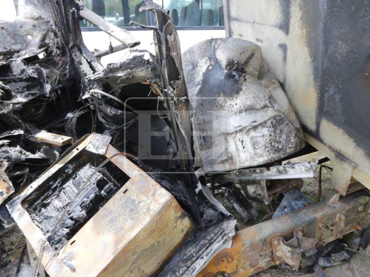 Solo amasijos de hierro: así quedó parte de la rastra tras el accidente en Villa Nueva