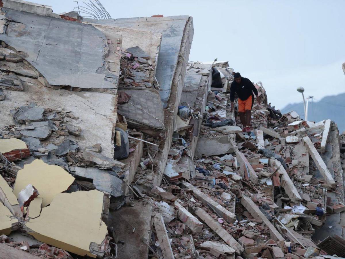 Imágenes fuertes: caos en La Guaira, la ciudad destrozada por los derrumbes en Venezuela