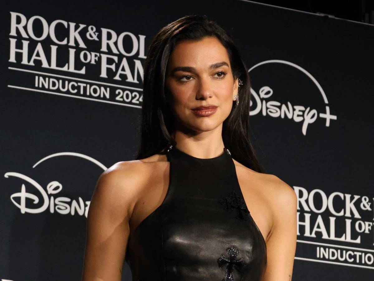 Dua Lipa cumple 30 años en la cima de su carrera musical que ya suma 15