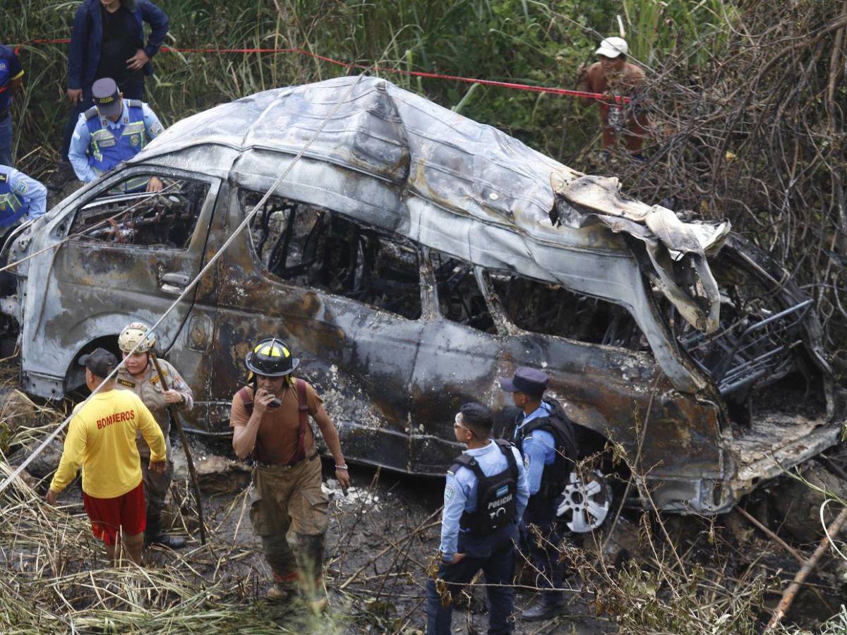 Iba a exceso de velocidad y se llevó un poste: lo que se sabe de fatal accidente en Cofradía