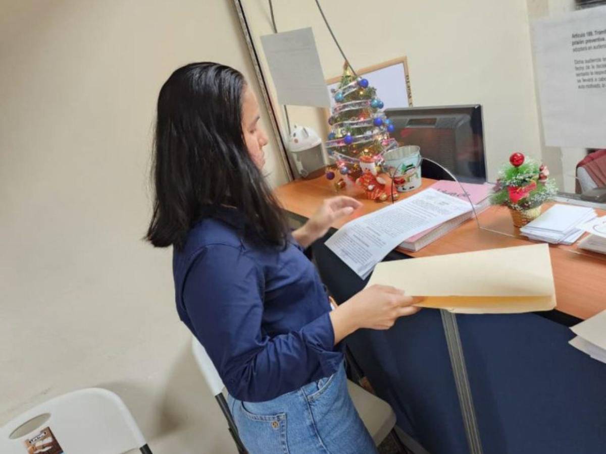 ¿Quién es Carlos Llopis, militante de Libre que encerró a dos comunicadores en Puerto Cortés?