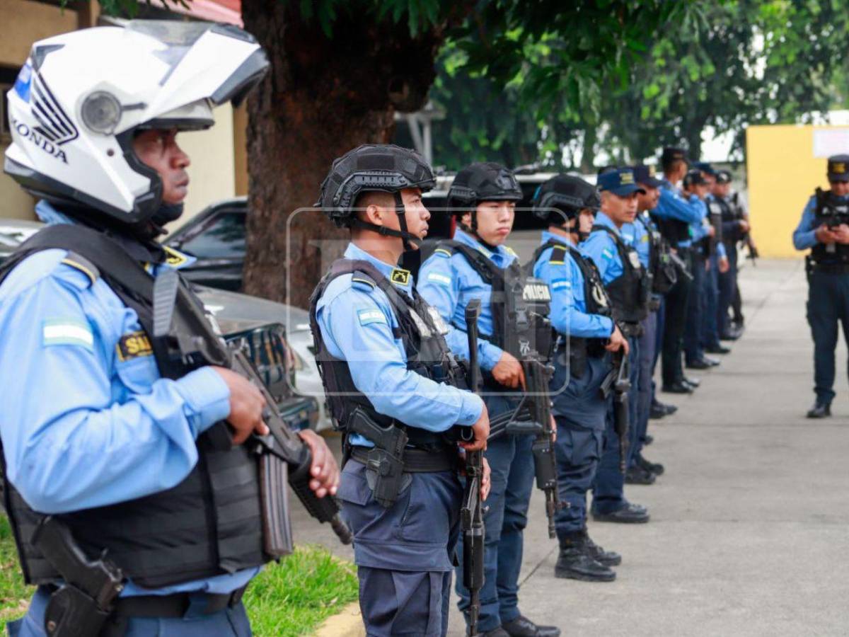 Con dolor y tristeza: Así despiden a los cuatro policías que murieron en Lempira