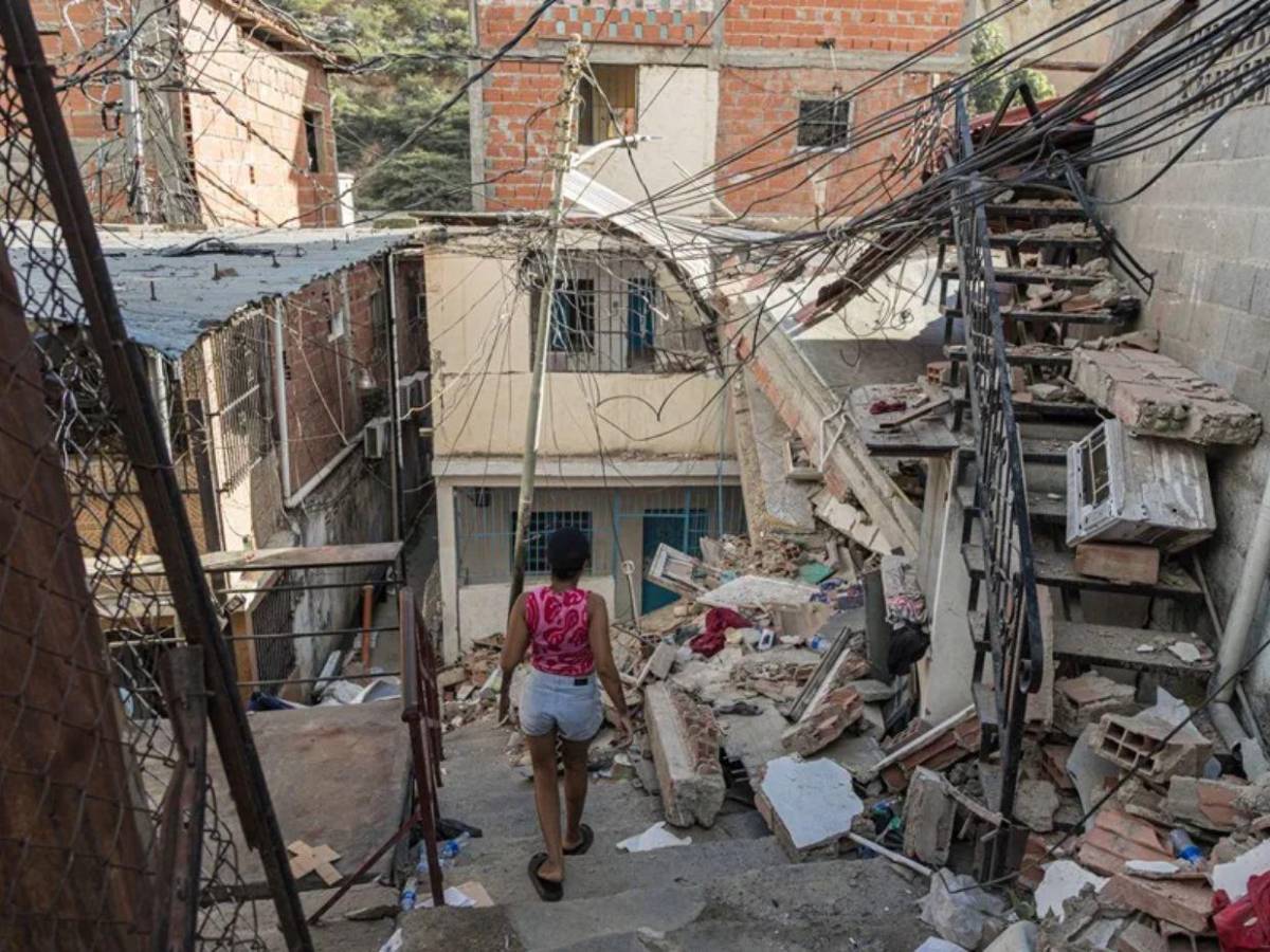No podemos dejar a nadie atrás: venezolanos siguen buscando desaparecidos un mes después