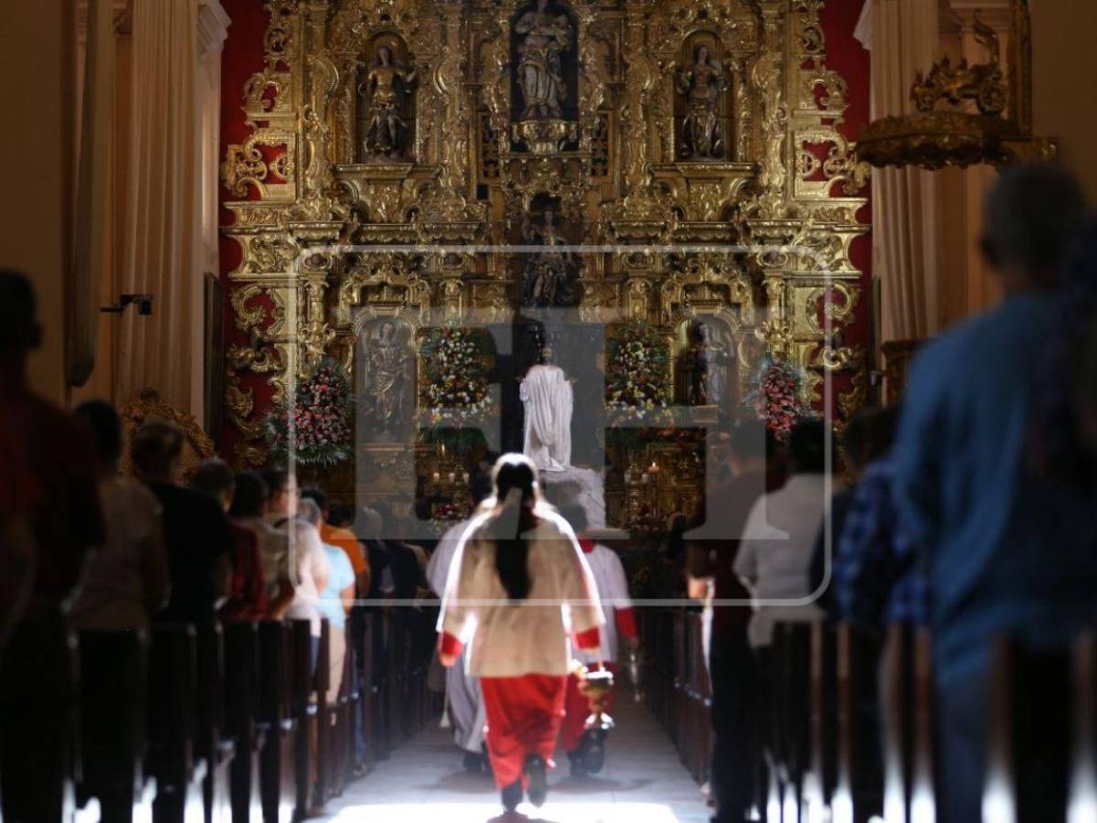 Catedral San Miguel Arcángel se llena de fe en el cierre de Semana Santa 2026