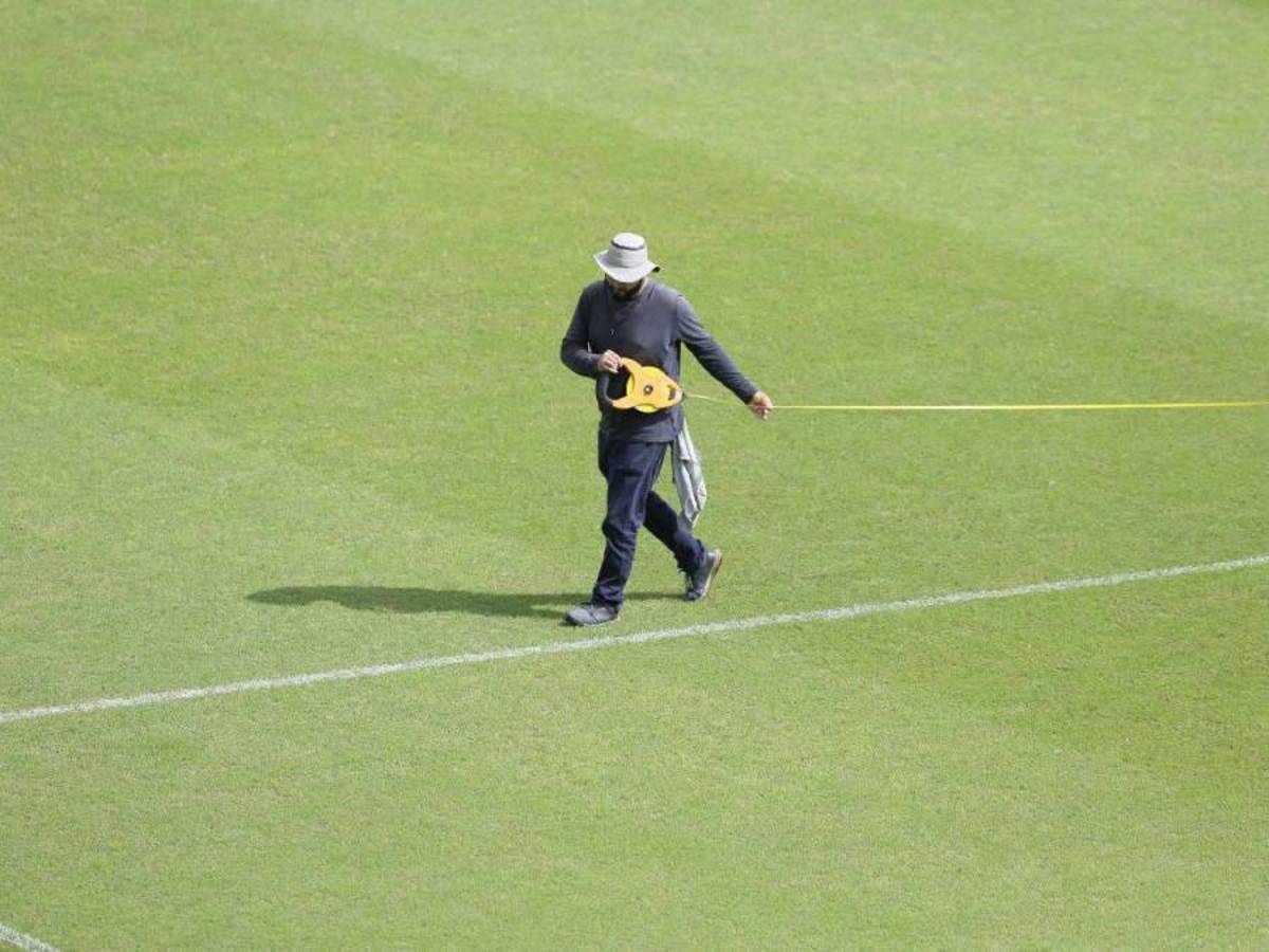 Se inician las mediciones y el repintado de los cuadros del estadio.