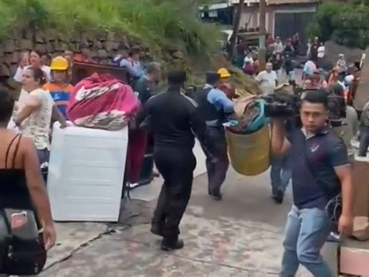 “Mi casa se está cayendo”: el momento en que las viviendas se derrumbaron en El Reparto