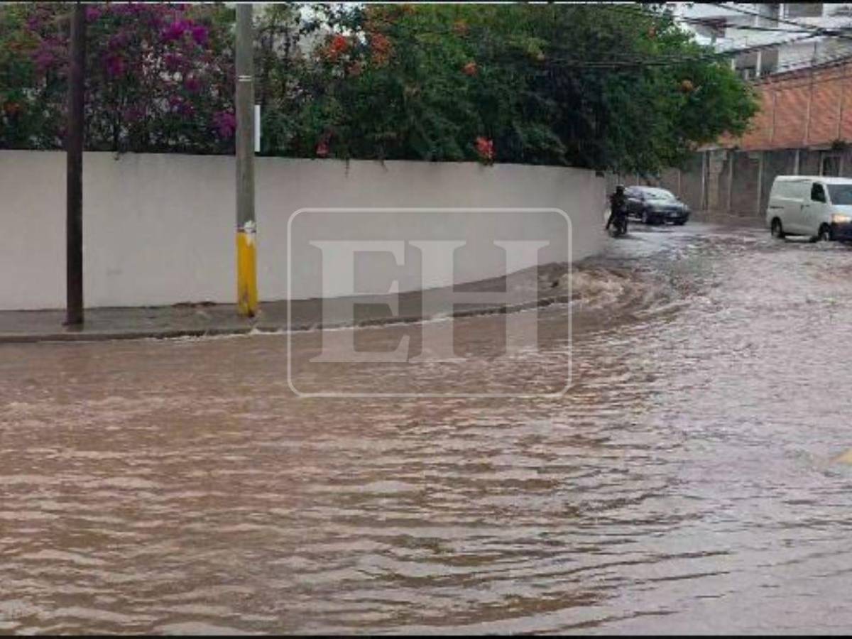 Fuertes lluvias registra la capital en pleno Viernes Santo