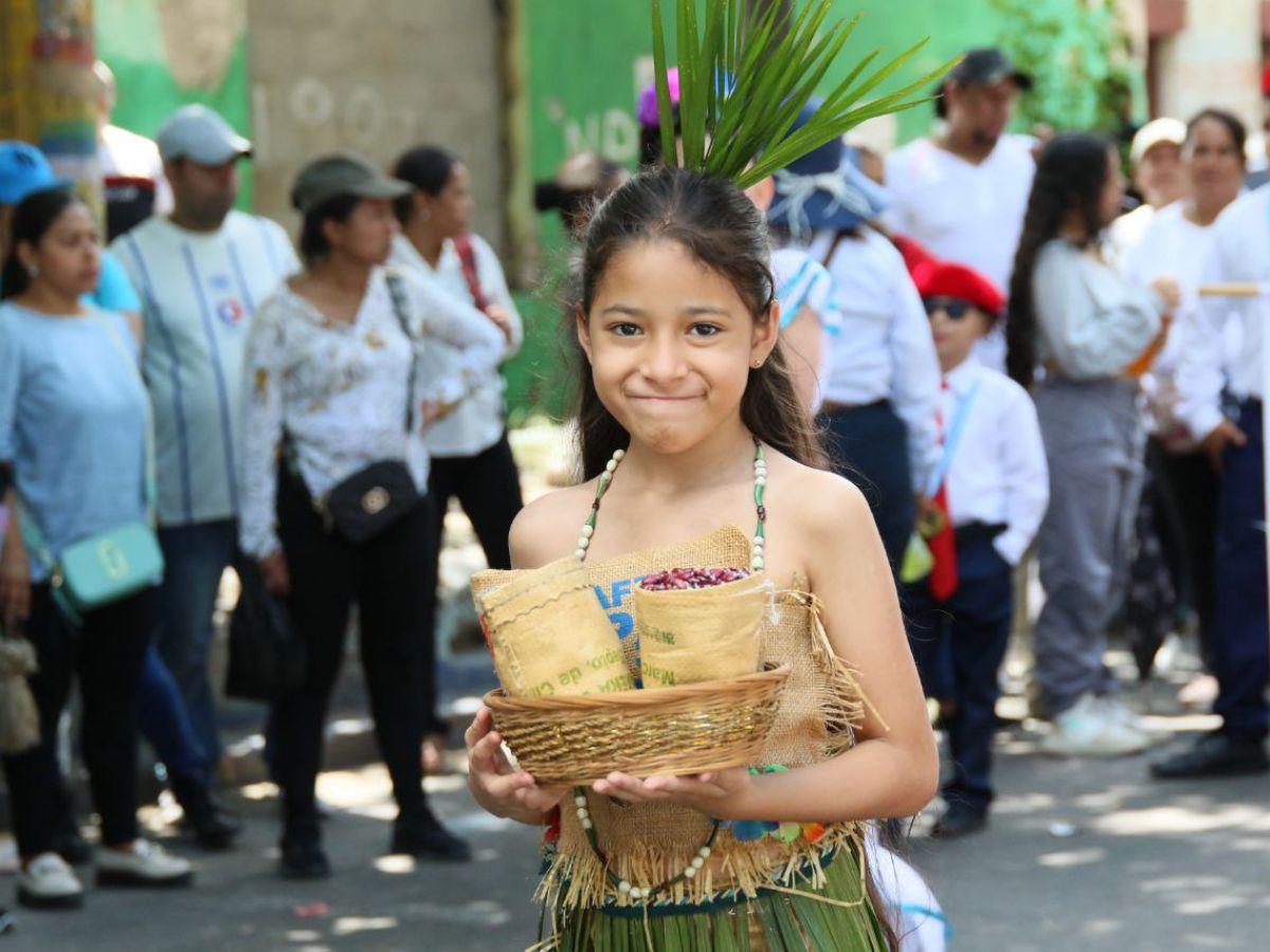 ¡Que la tradición no se pierda! Trajes típicos también destacaron en los desfiles patrios