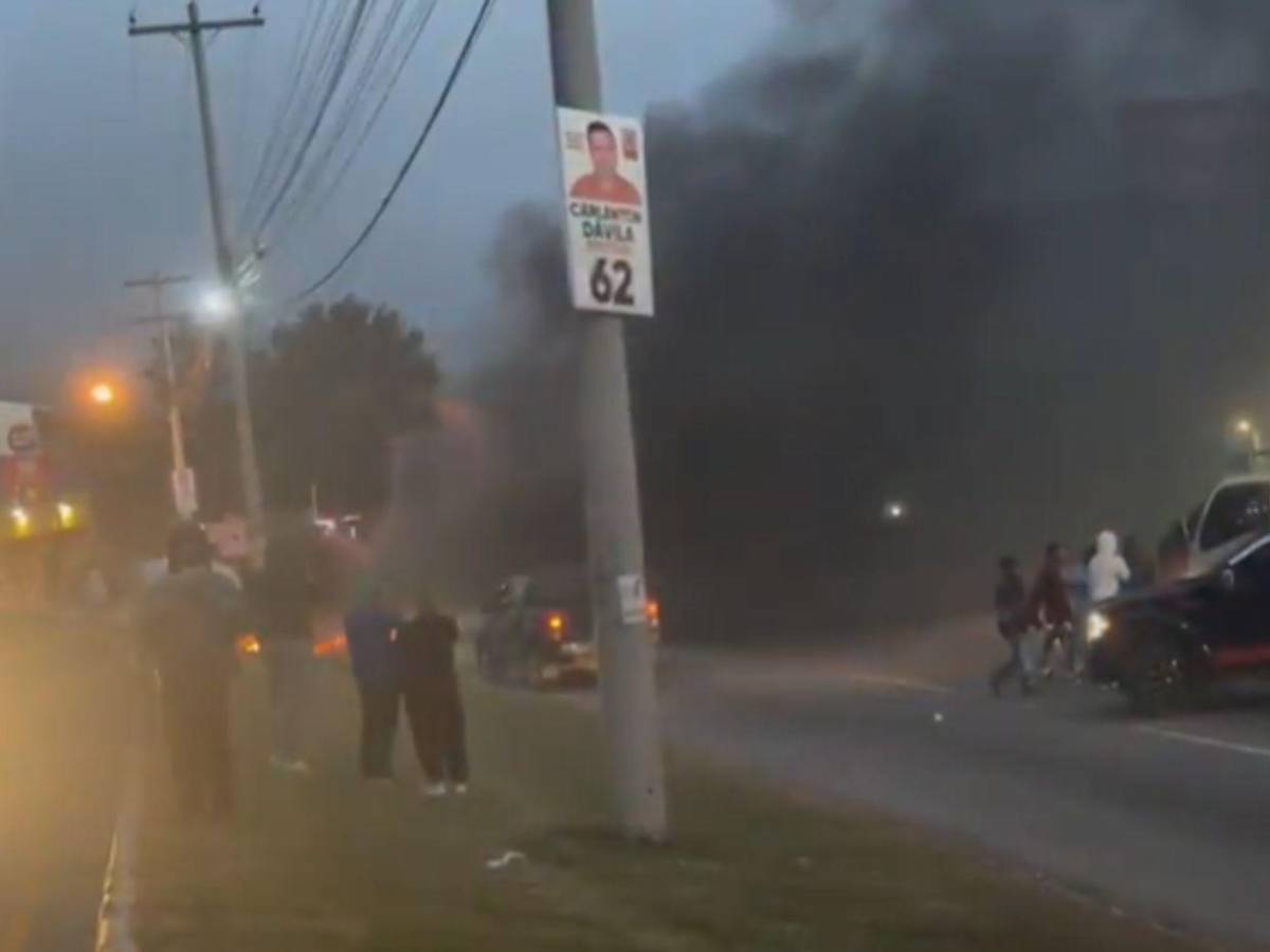 Tras quema de llantas, despejan la CA-5: imágenes que dejó la toma de militantes de Libre