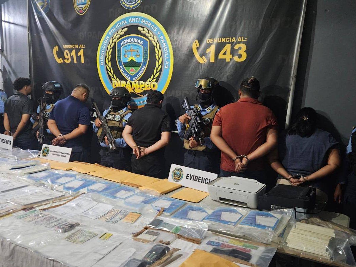 Máquinas de cortar papel y chalecos antibalas: ¿Qué hallaron en el centro de billetes falsos?