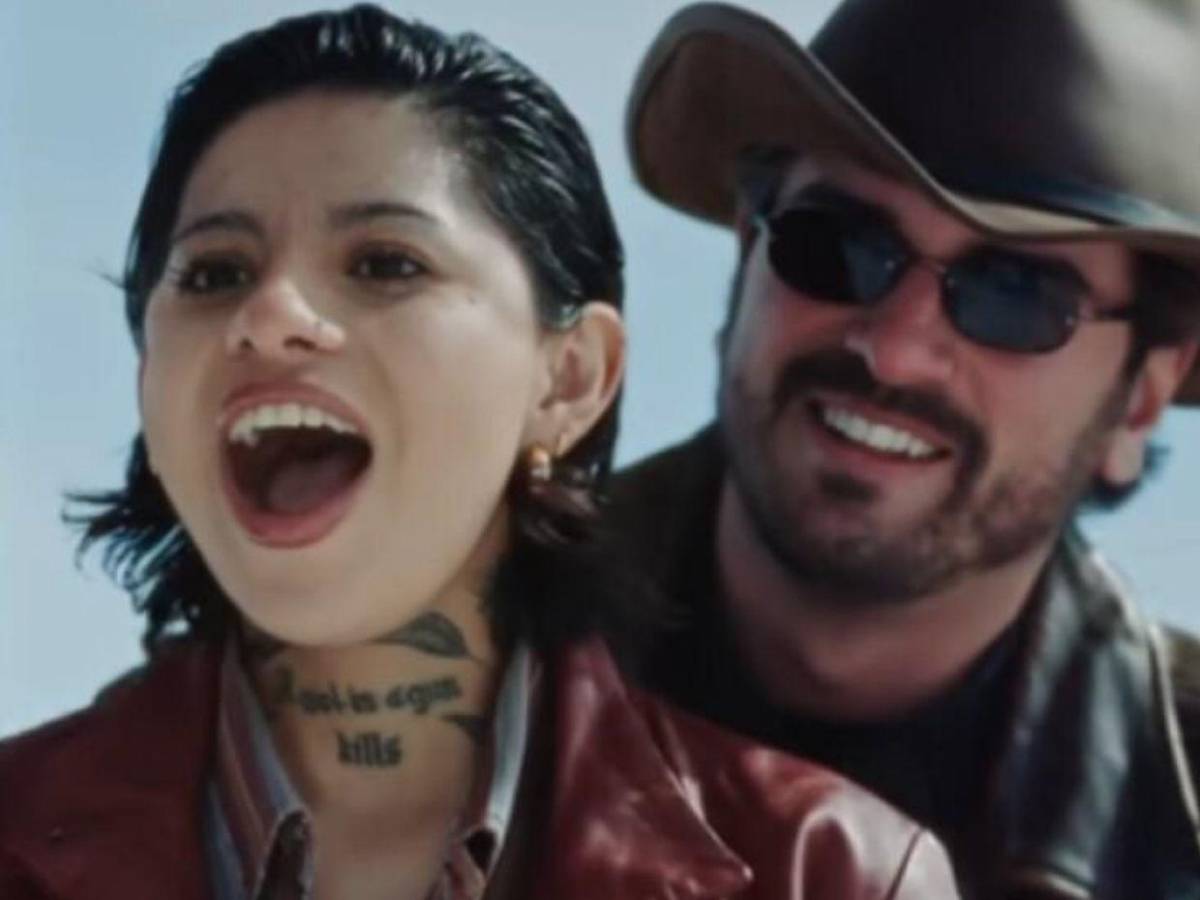 ¿Quién es la modelo que aparece en el video de la canción Un vals de Nodal?