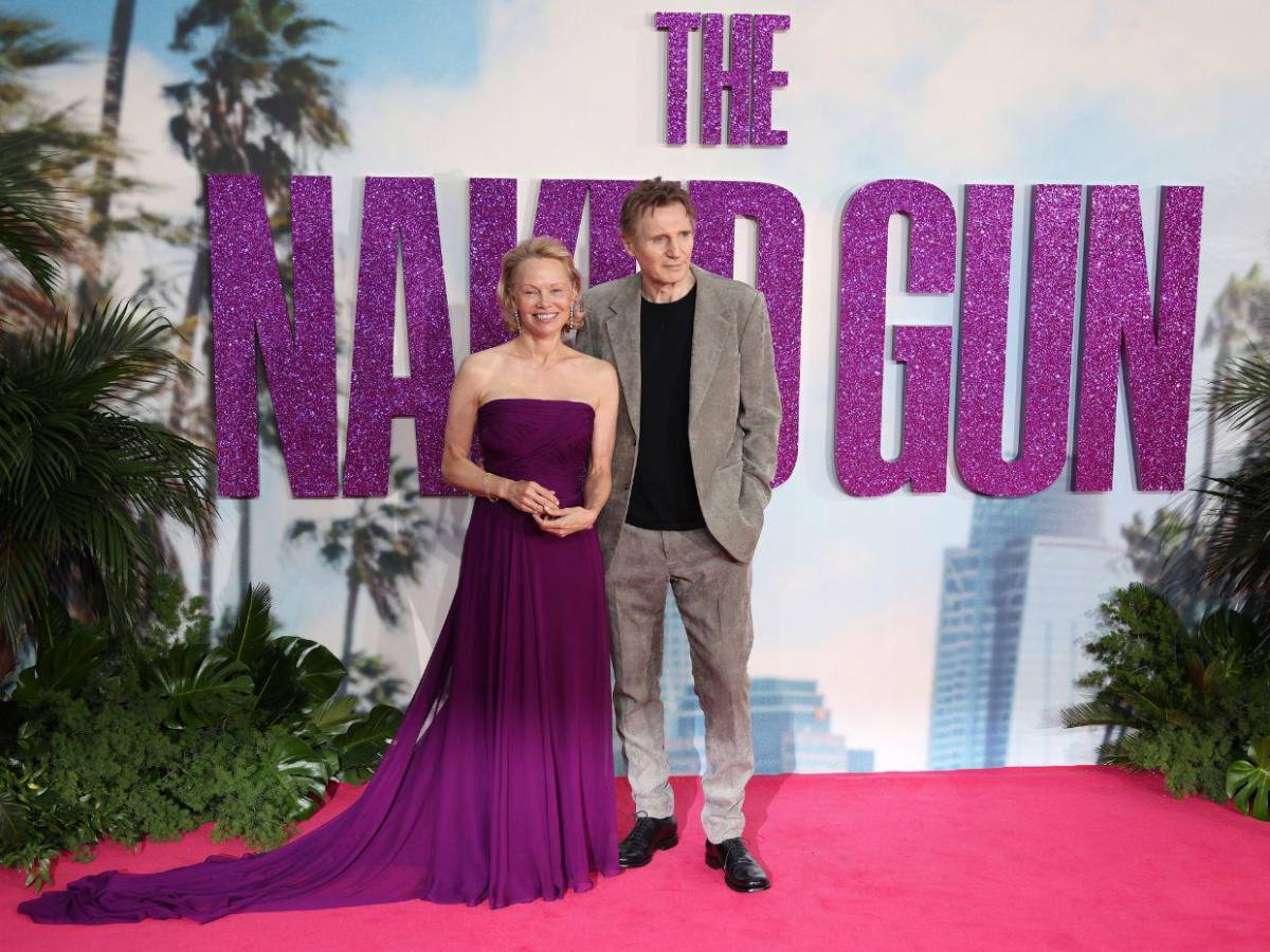 ¿Amor o publicidad? Lo que se sabe del romance entre Liam Neeson y Pamela Anderson