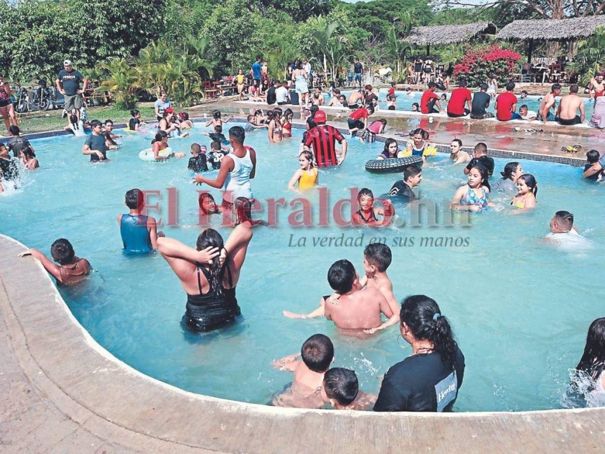 Capitalinos disfrutan del verano en balnearios aledaños a la ciudad