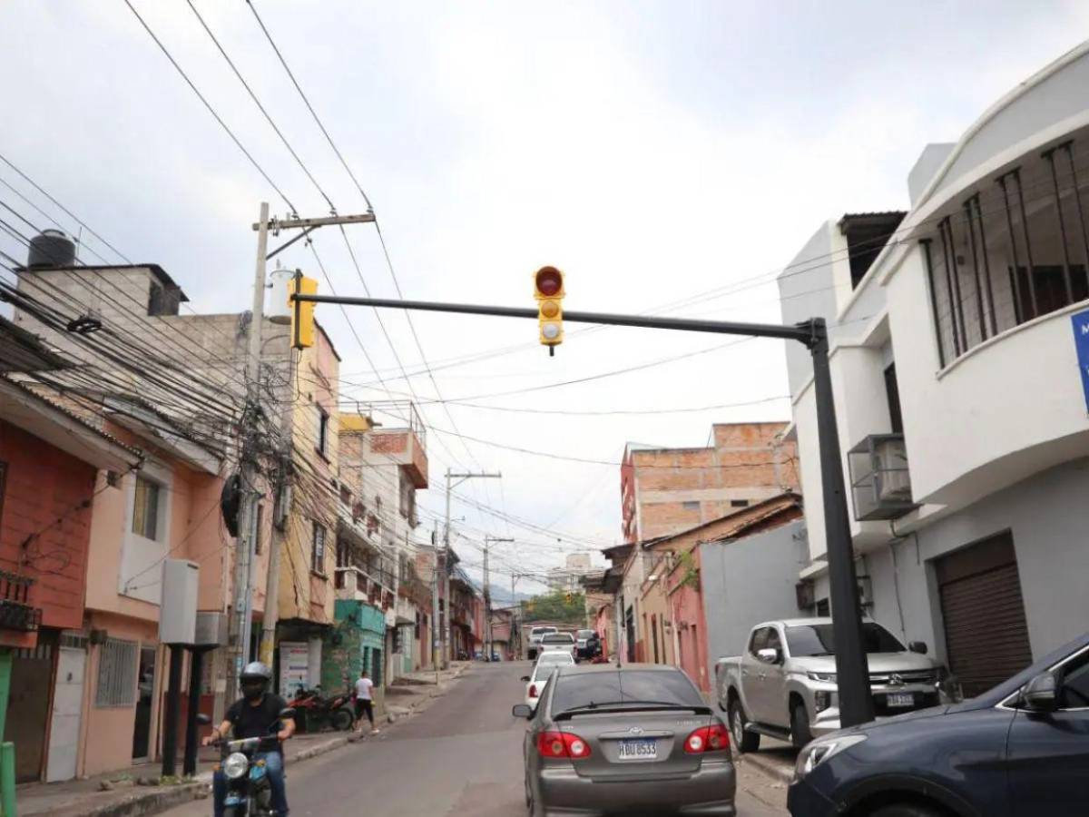 La capital tendrá semáforos inteligentes en 55 intersecciones a finales de 2026
