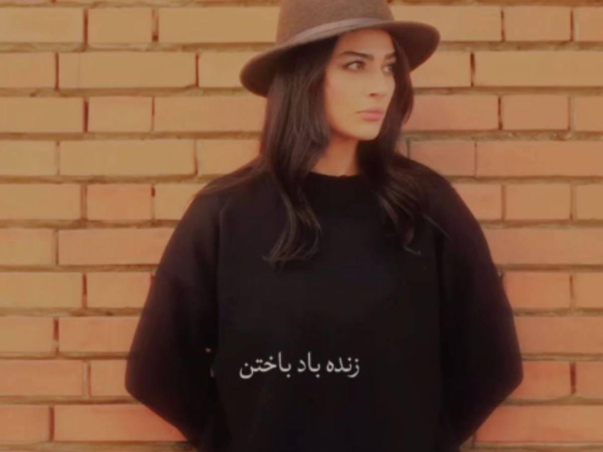 Hiva Seyfizadeh, cantante iraní condenada a 4 años de prisión por cantar ante hombres