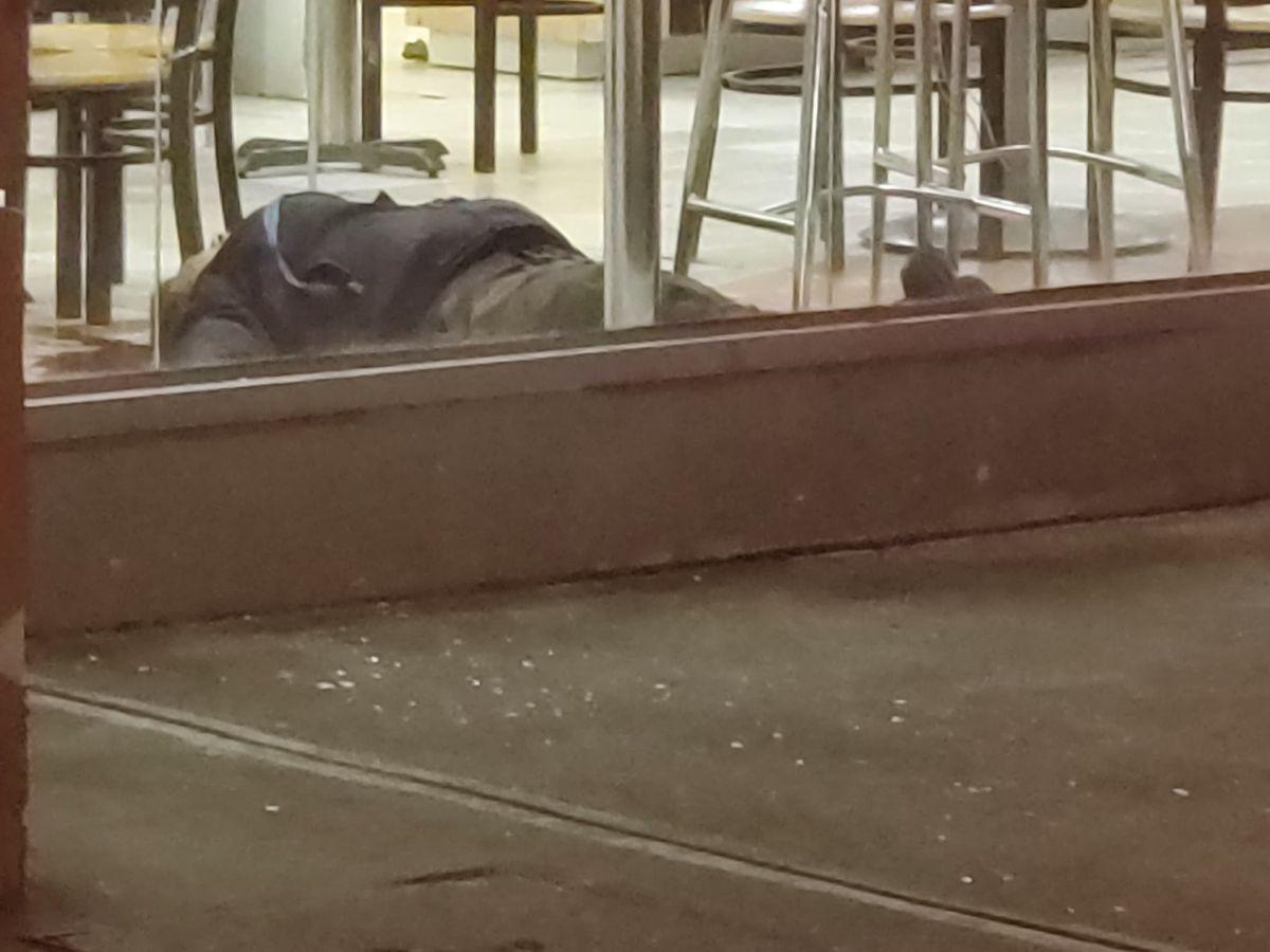 ¿Qué se sabe del hombre que mató a un guardia y cajera en SPS? Iba en un pick-up Mitsubishi blanco