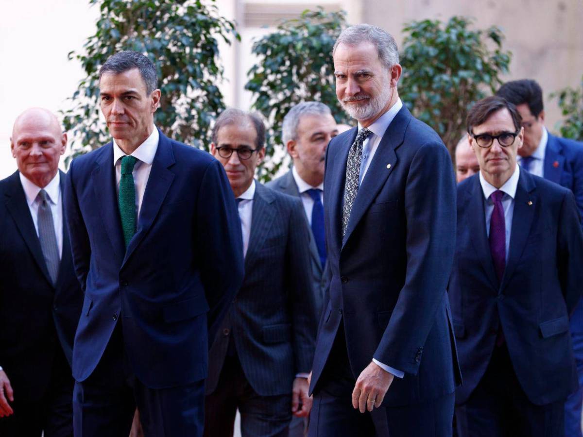 El rey Felipe VI abre el MWC 2026 en Barcelona, dominado por IA y robots