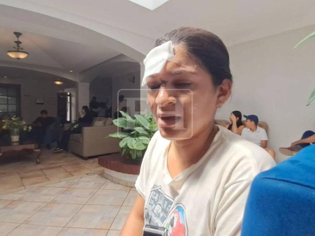 Rodeada de flores y con fotos: velan a Leyreth Aguilar, víctima del accidente en Villa Nueva