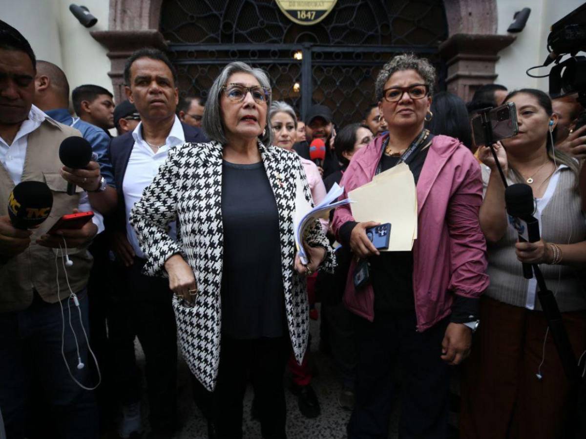 Las imágenes que dejó la sesión de la oposición en los bajos del Congreso Nacional