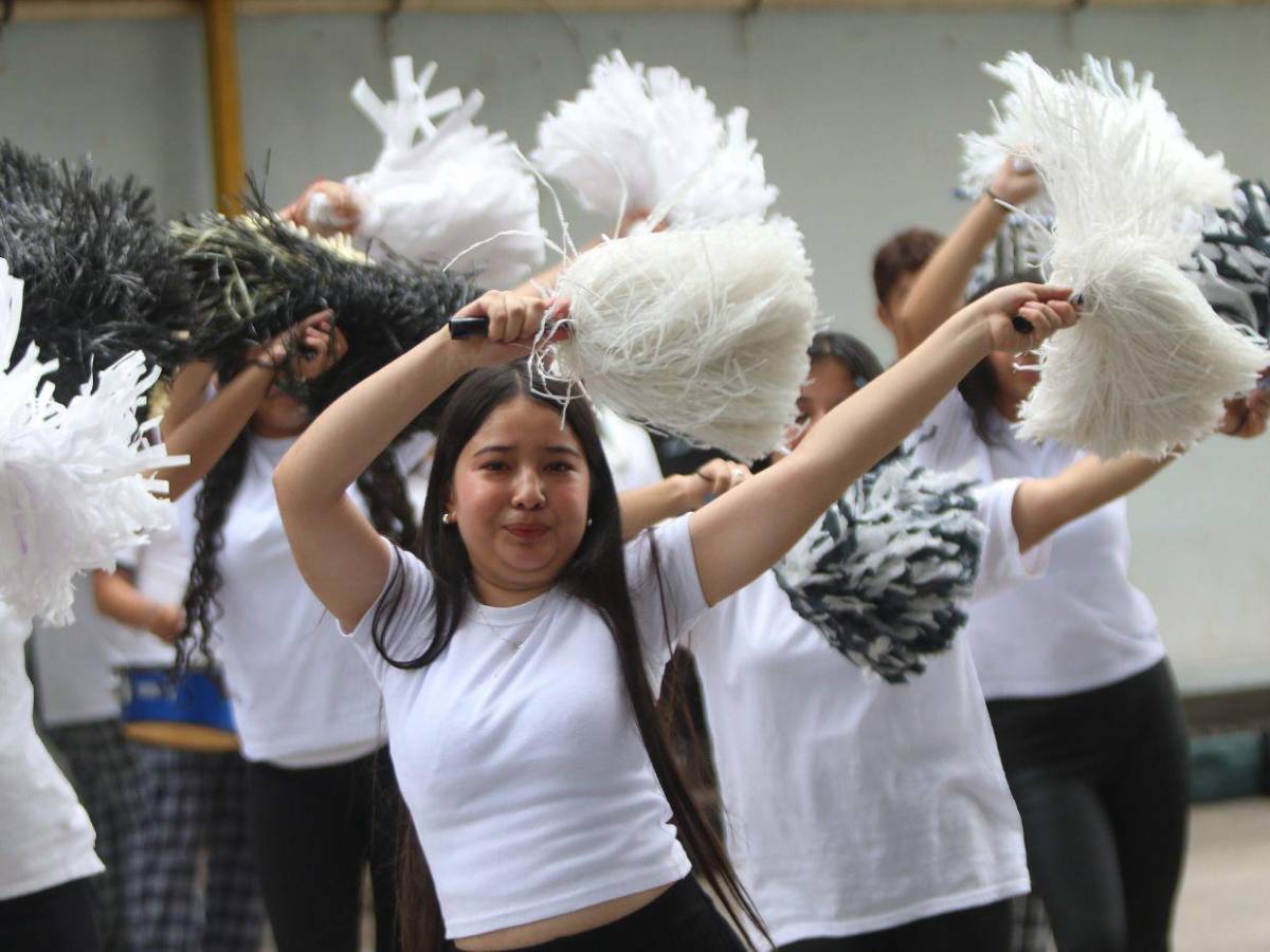 ¡A brillar con los pompones! Las estudiantes del Yave Nissi afinan sus pasos para los desfiles