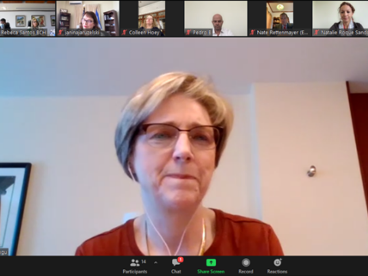 Embajadora de EEUU se reúne con Xiomara Castro para abordar desafíos económicos