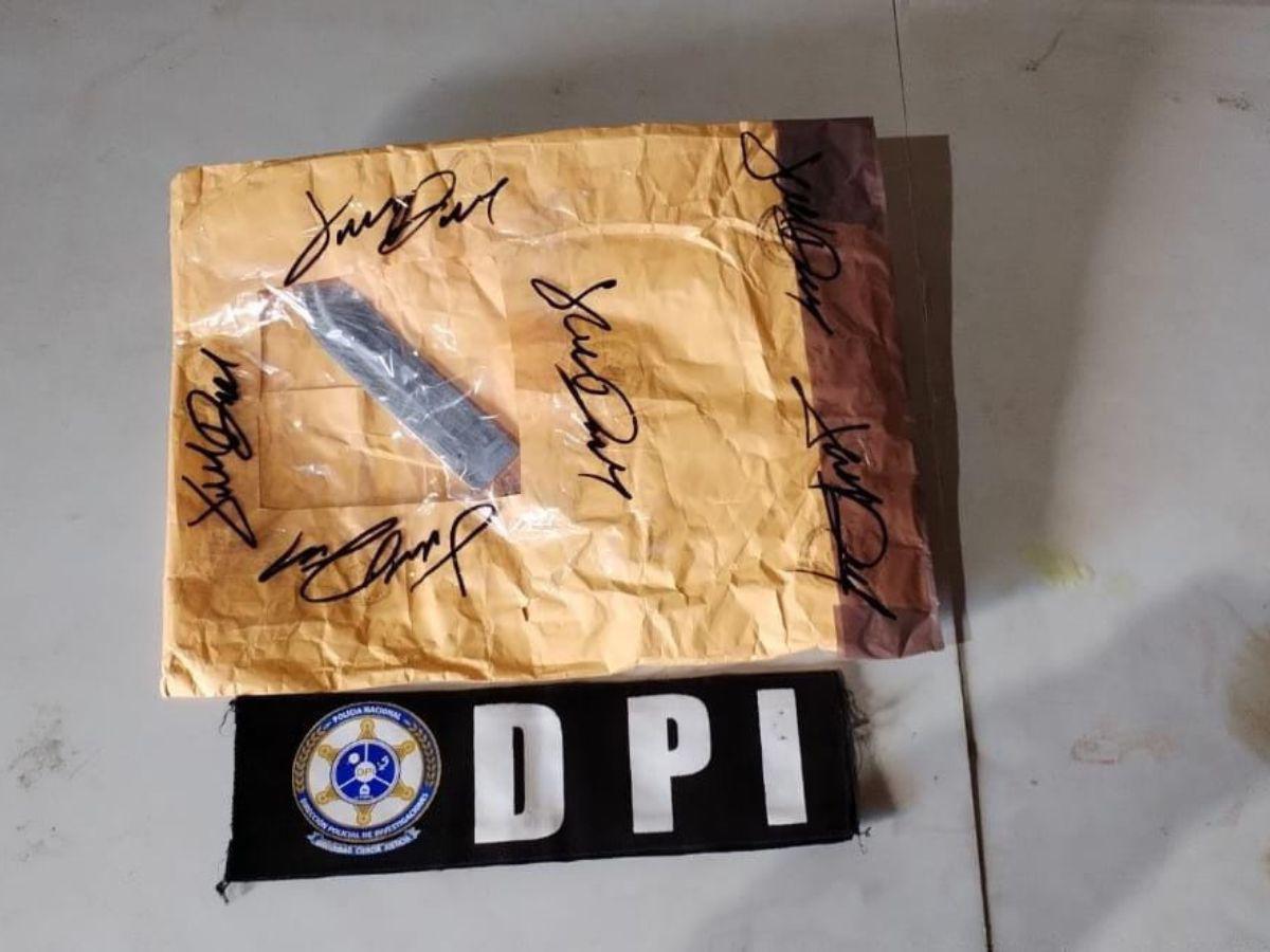 Parte de la evidencia del hombre capturado. Se encuentra en posesión de la Dirección Policial de Investigaciones (DPI).