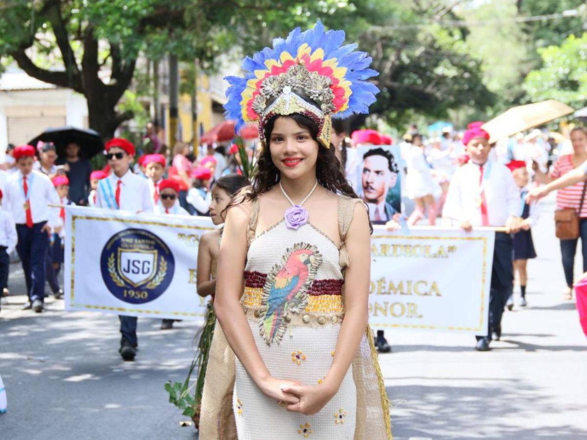 Los alumnos de Comayagüela celebraron la patria con entusiasmo y orgullo nacional