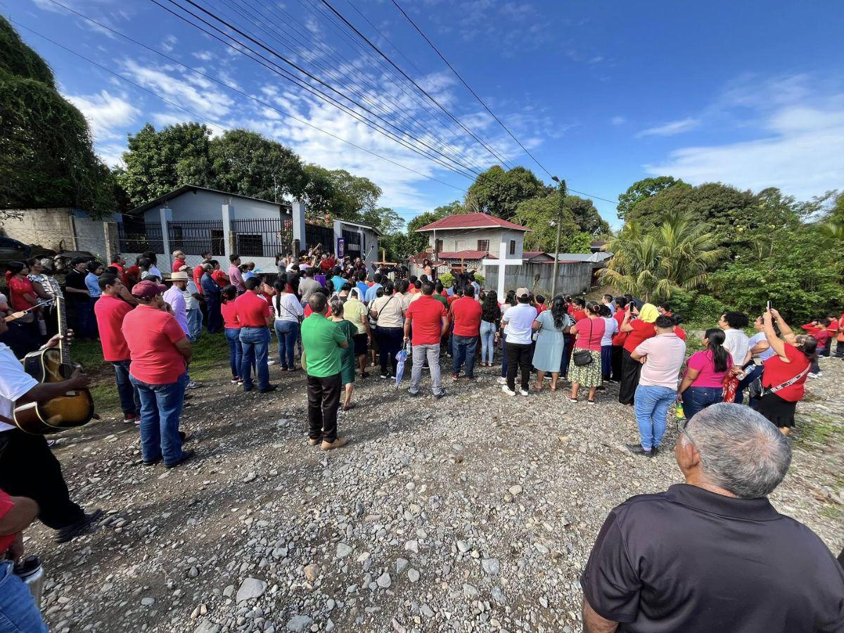 El camino de Jesús hacia la cruz: así se vive el viacrucis en Sabá, Colón