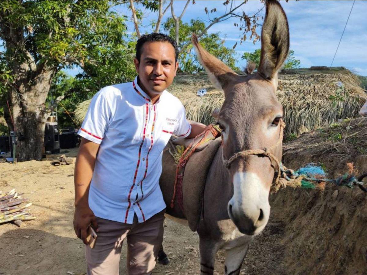 Ofrecen recompensa por Jaime Toral, influencer acusado de explotar a Doña Lety en México