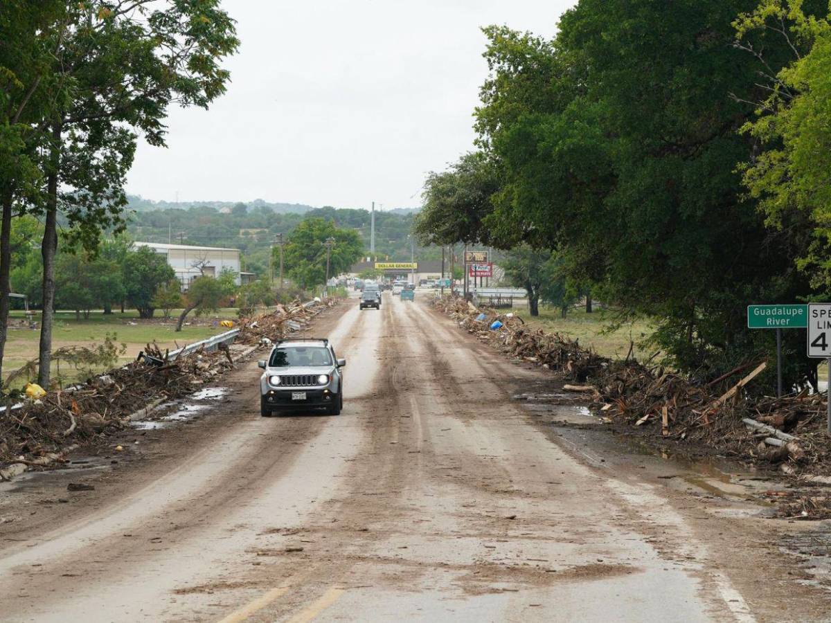 Nuevas inundaciones golpean Texas: un muerto y más de 70 rescates de emergencia