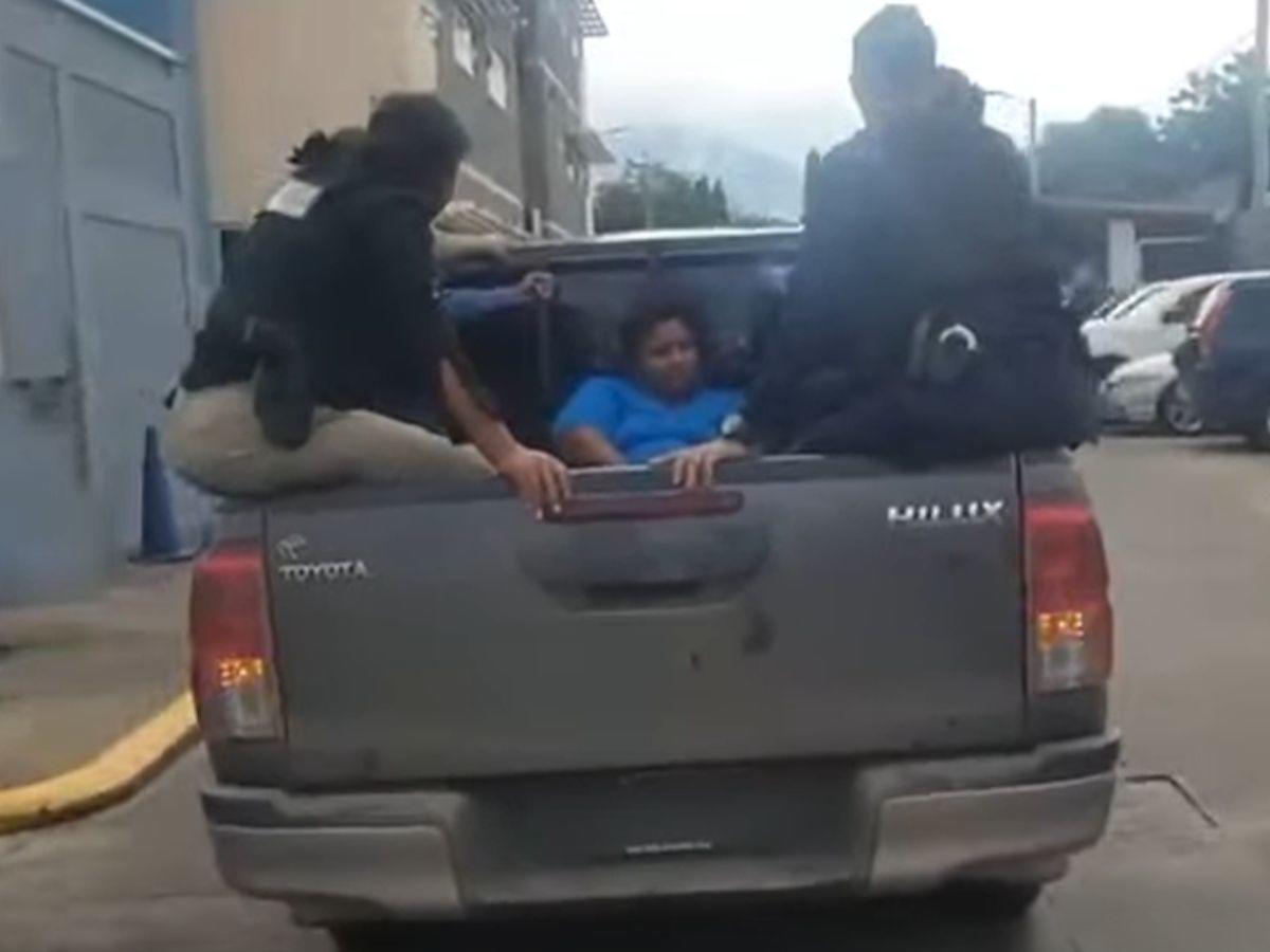 “Mamá, mi cabeza”: capturan a mujer que golpeó con un martillo a su hija en Yoro