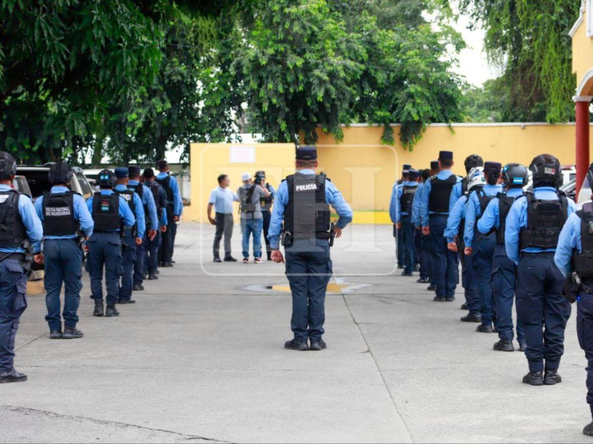 Con dolor y tristeza: Así despiden a los cuatro policías que murieron en Lempira