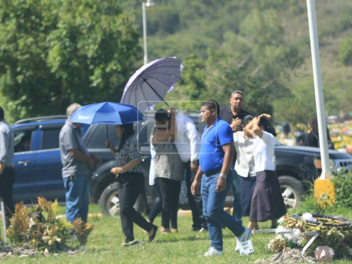 Doloroso último adiós a Claudia Garay, víctima del trágico derrumbe en la capital
