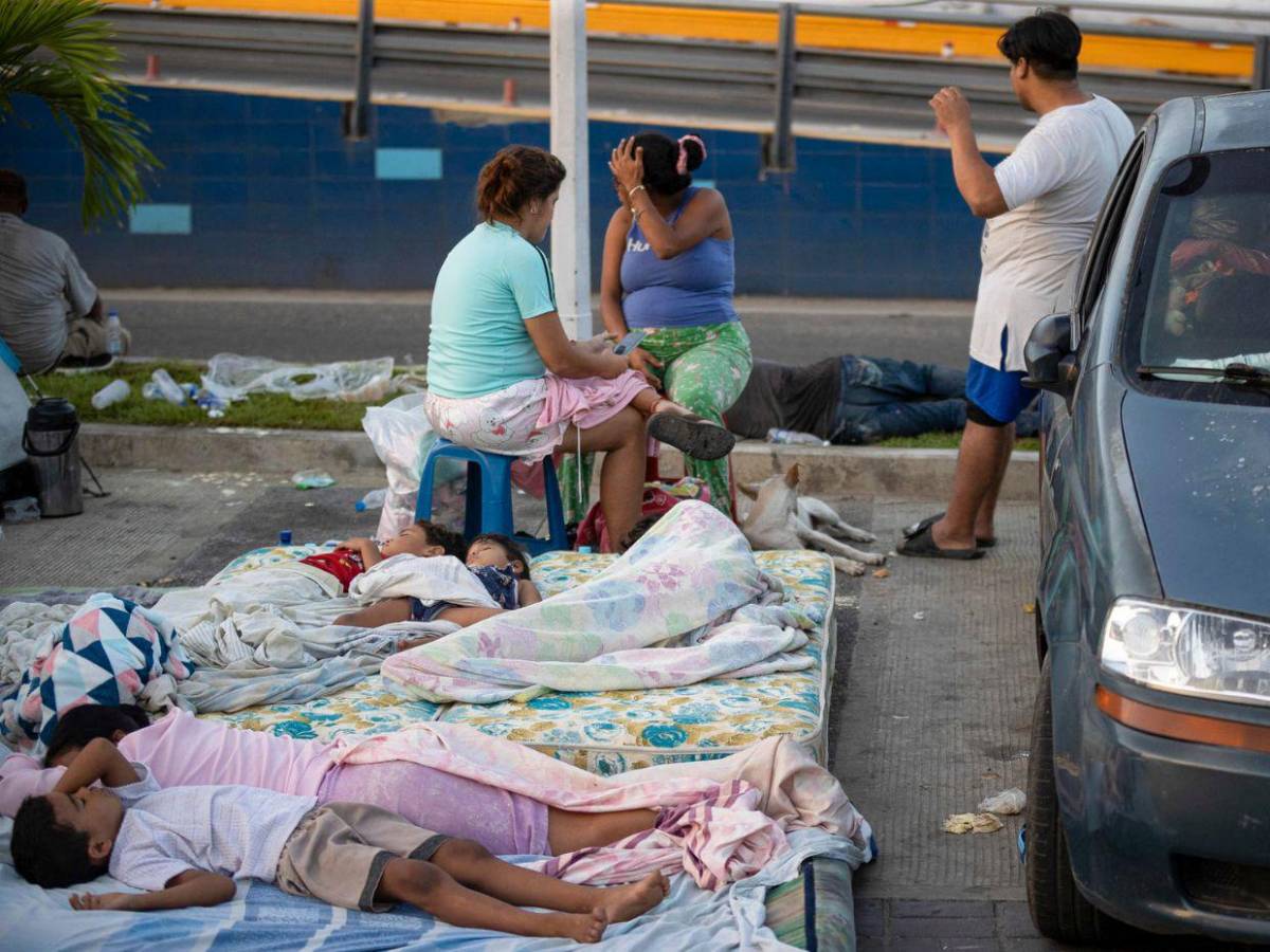 Víveres, búsqueda con perros,  drones y equipo médico: comunidad internacional no deja sola a Venezuela