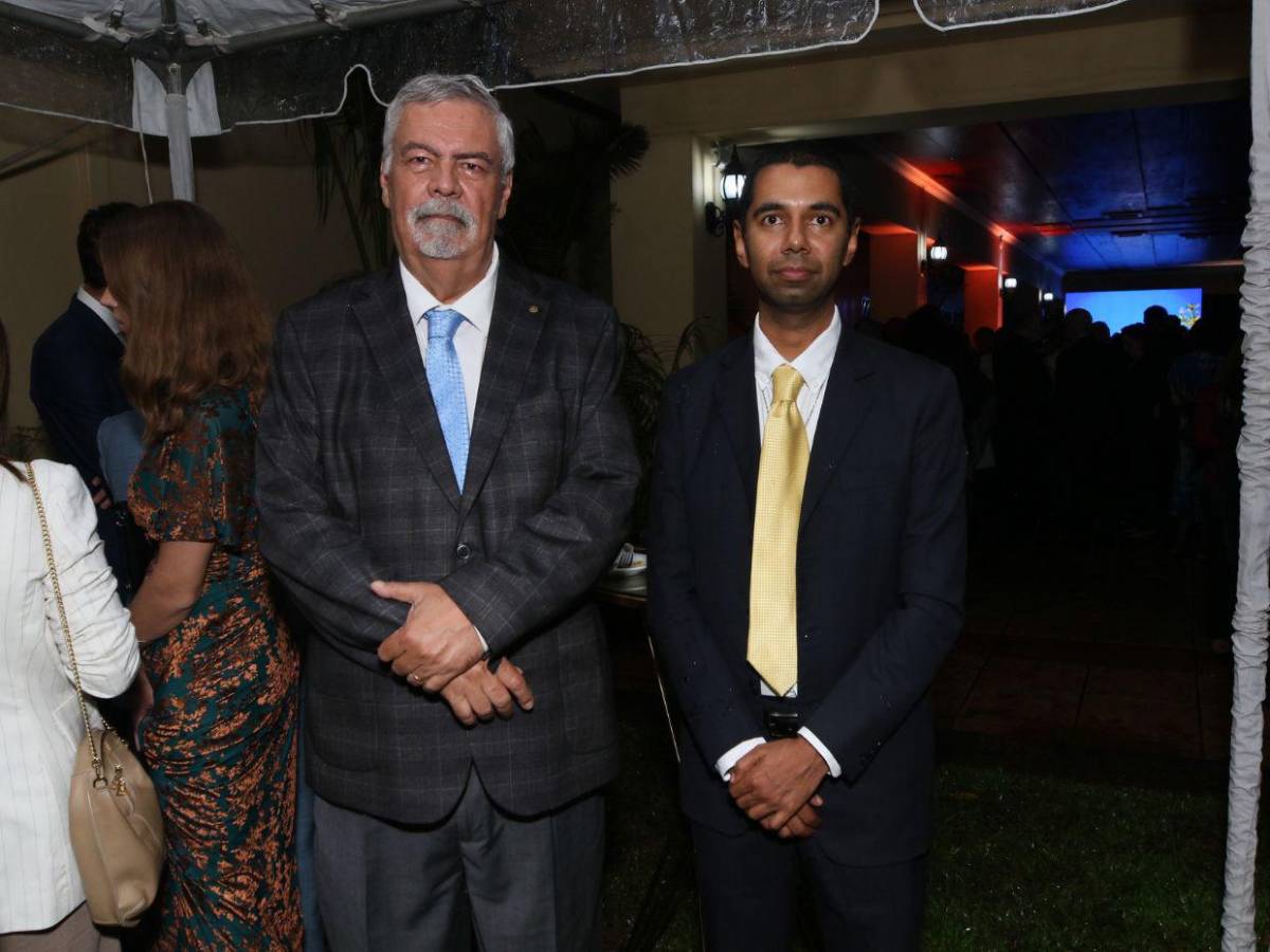 Brindan por la Fiesta Nacional de España en fina recepción en Honduras