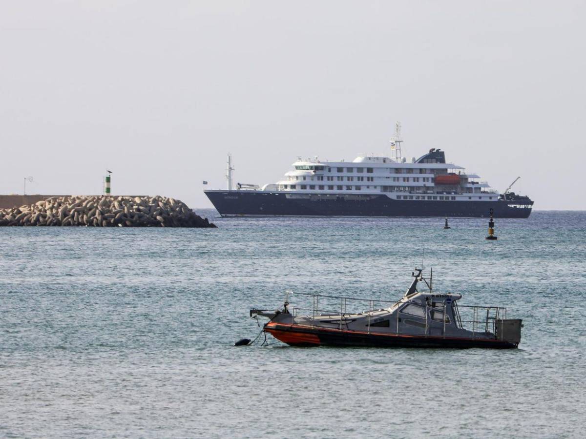 Encerrados y rechazados por países: así viven pasajeros del crucero con brote de hantavirus