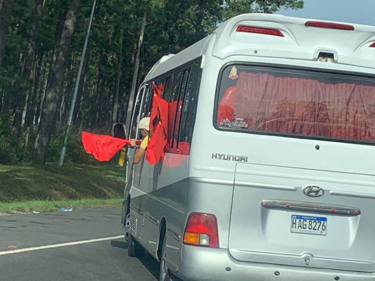 Tráfico vehicular e incendio de bus: caos previo a marcha de Libre en SPS