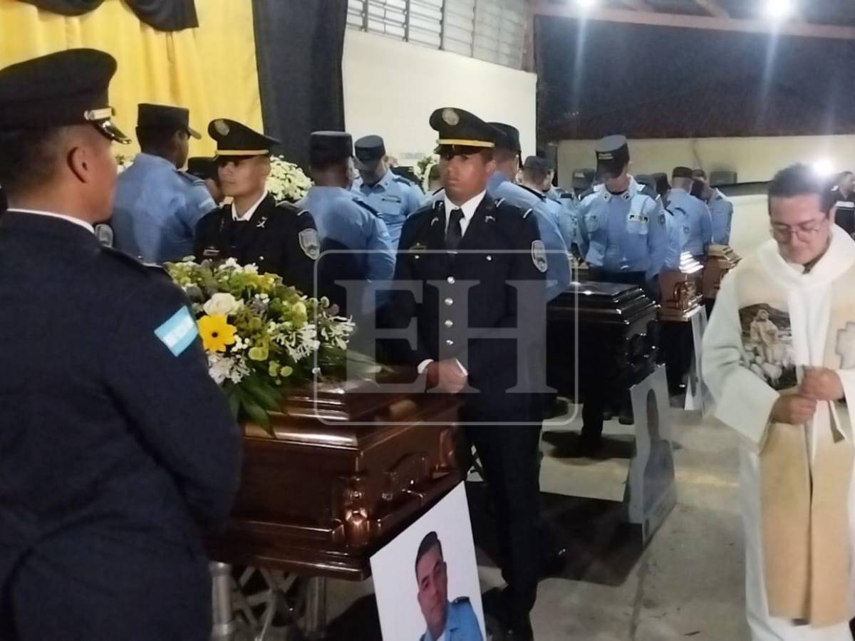 Con todos los honores: así despiden a cinco policías abatidos en masacre de Corinto, Omoa