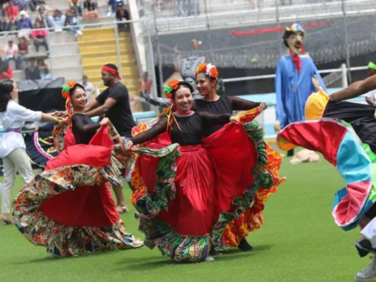 Cero música reguetón, salsa y más control del tiempo: nuevas reglas para los desfiles del 15 de septiembre