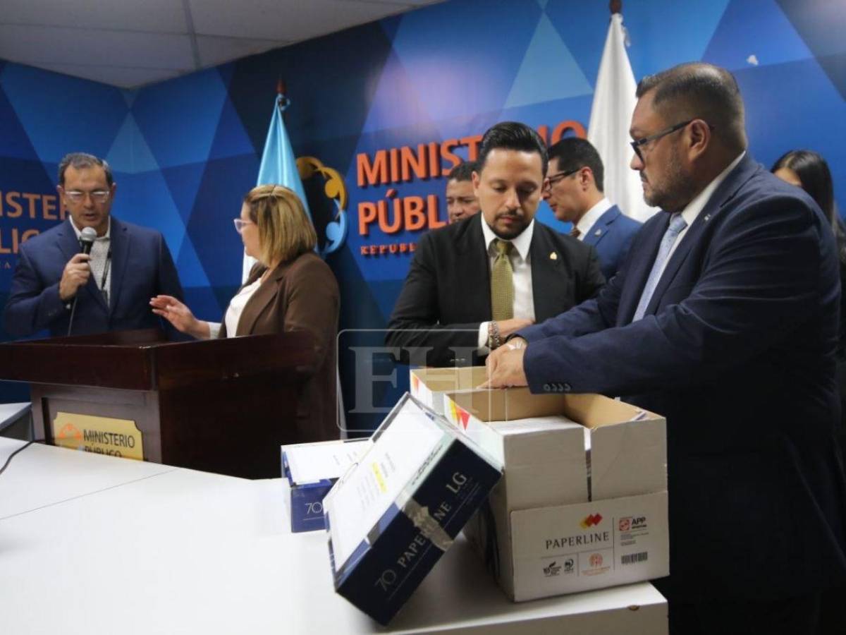 MP promete investigar sin sesgo juicios políticos, tras recibir expedientes
