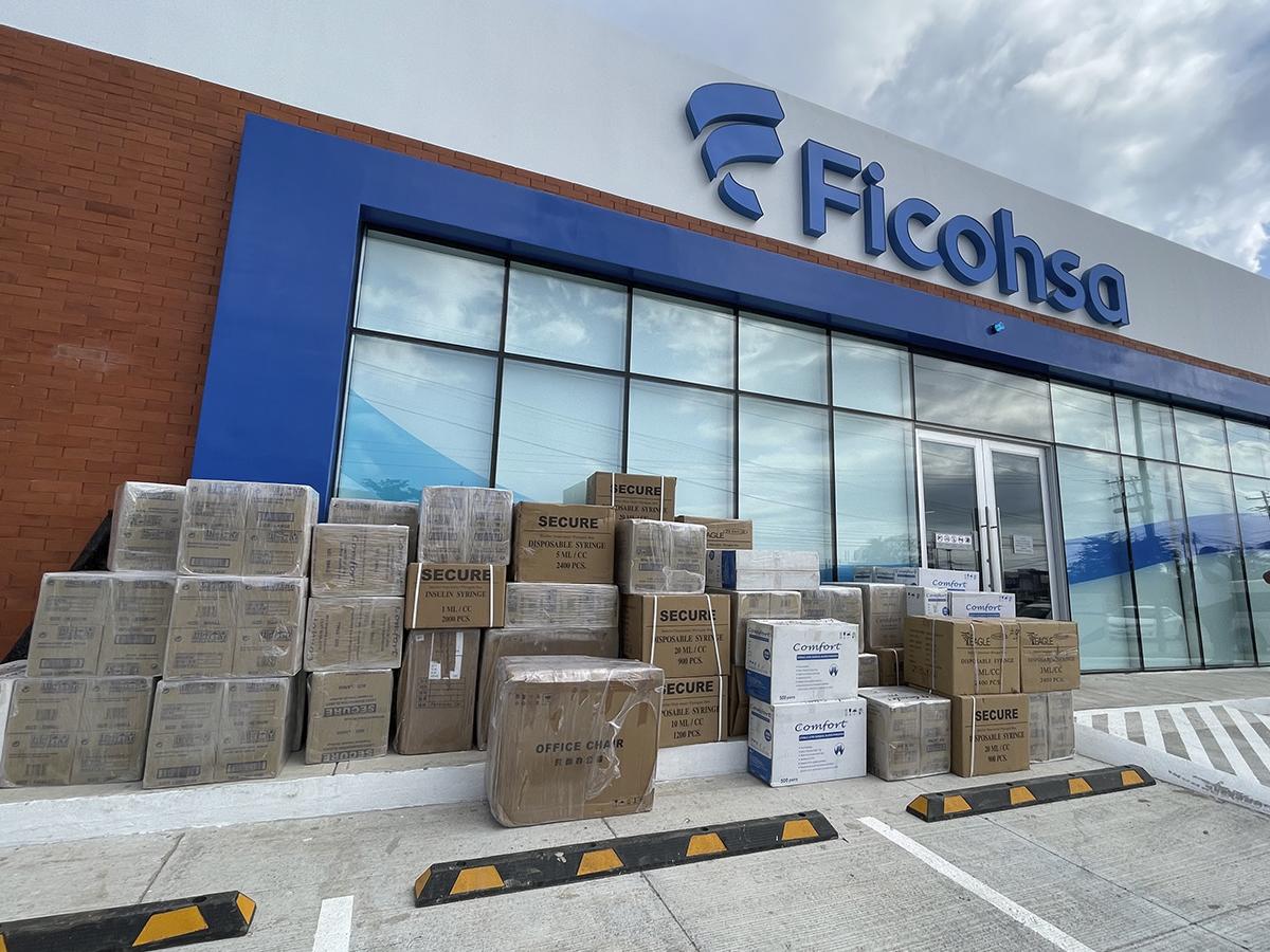 Grupo Ficohsa responde con solidaridad: Donación tras incendio en hospital de Roatán