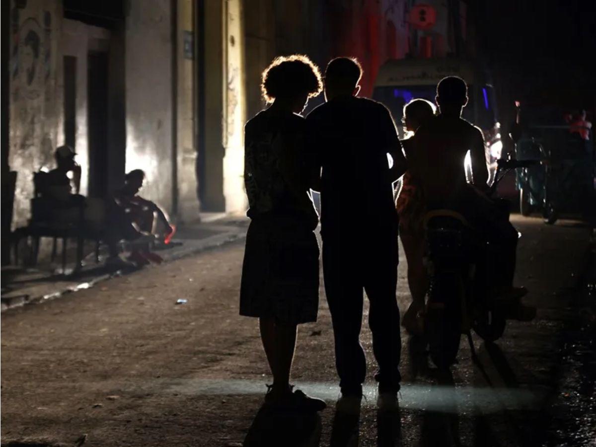 Sin datos en celulares, llamadas ni internet en casa: apagón deja en crisis energética a Cuba