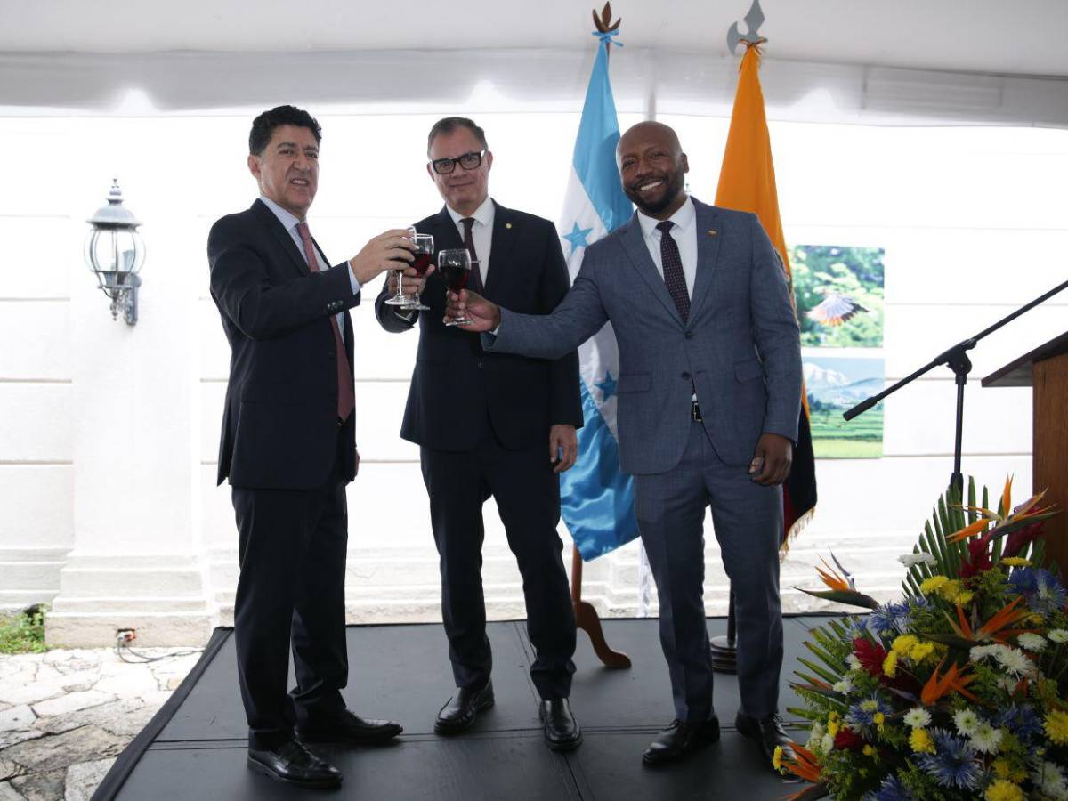 Embajada de Ecuador conmemora 216 años de independencia de su país