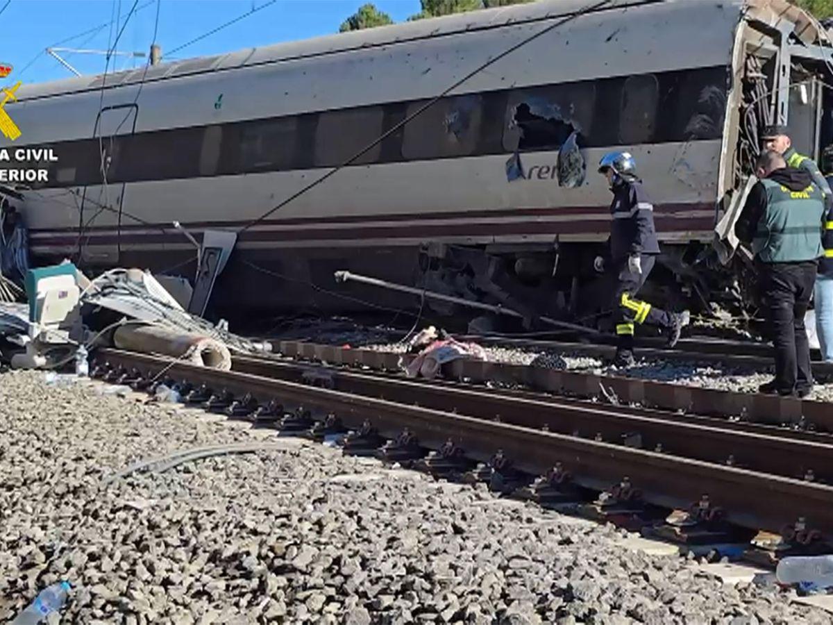 ¿Qué se sabe del accidente de trenes en España que provocó al menos 39 muertes?