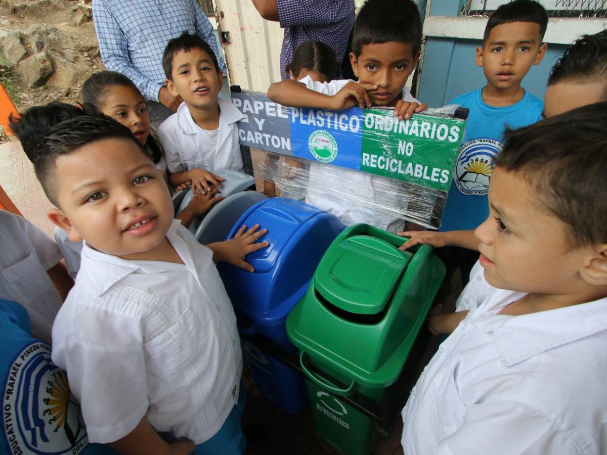 Niños capitalinos renuevan su compromiso con el ambiente desde su escuela